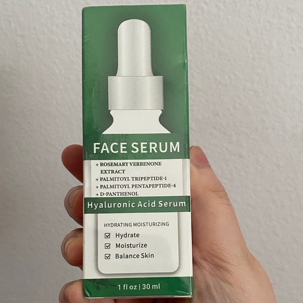 Hydrating Green Face Serum with Hyaluronic Acid